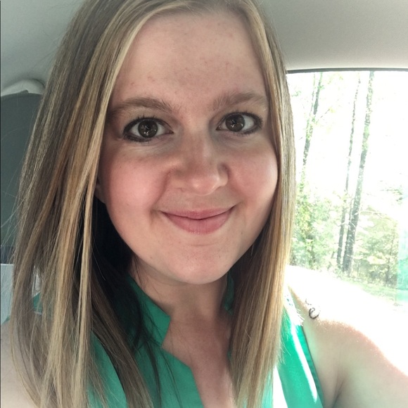 Meet your Posher, Laura - Picture 1 of 1